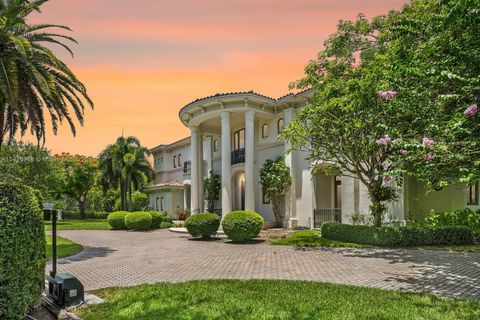 A home in Pinecrest