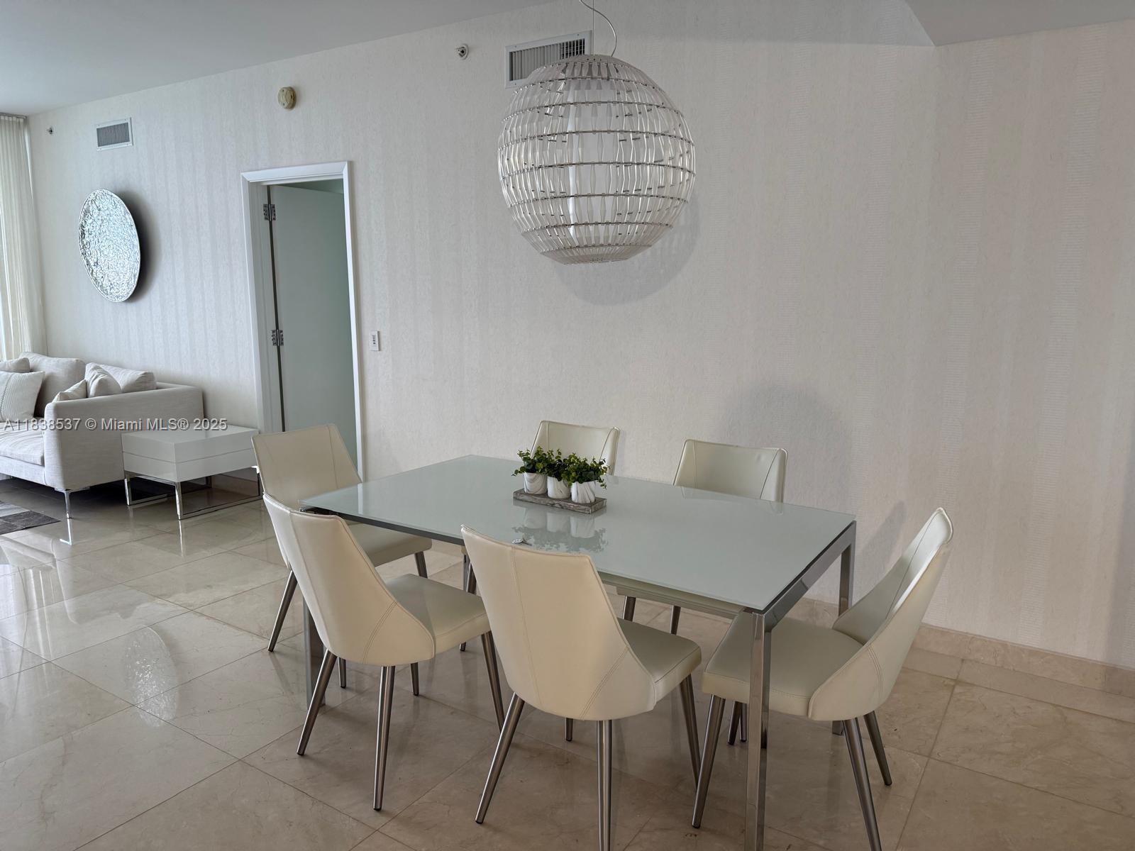 Amazing apartment with luxury amenities