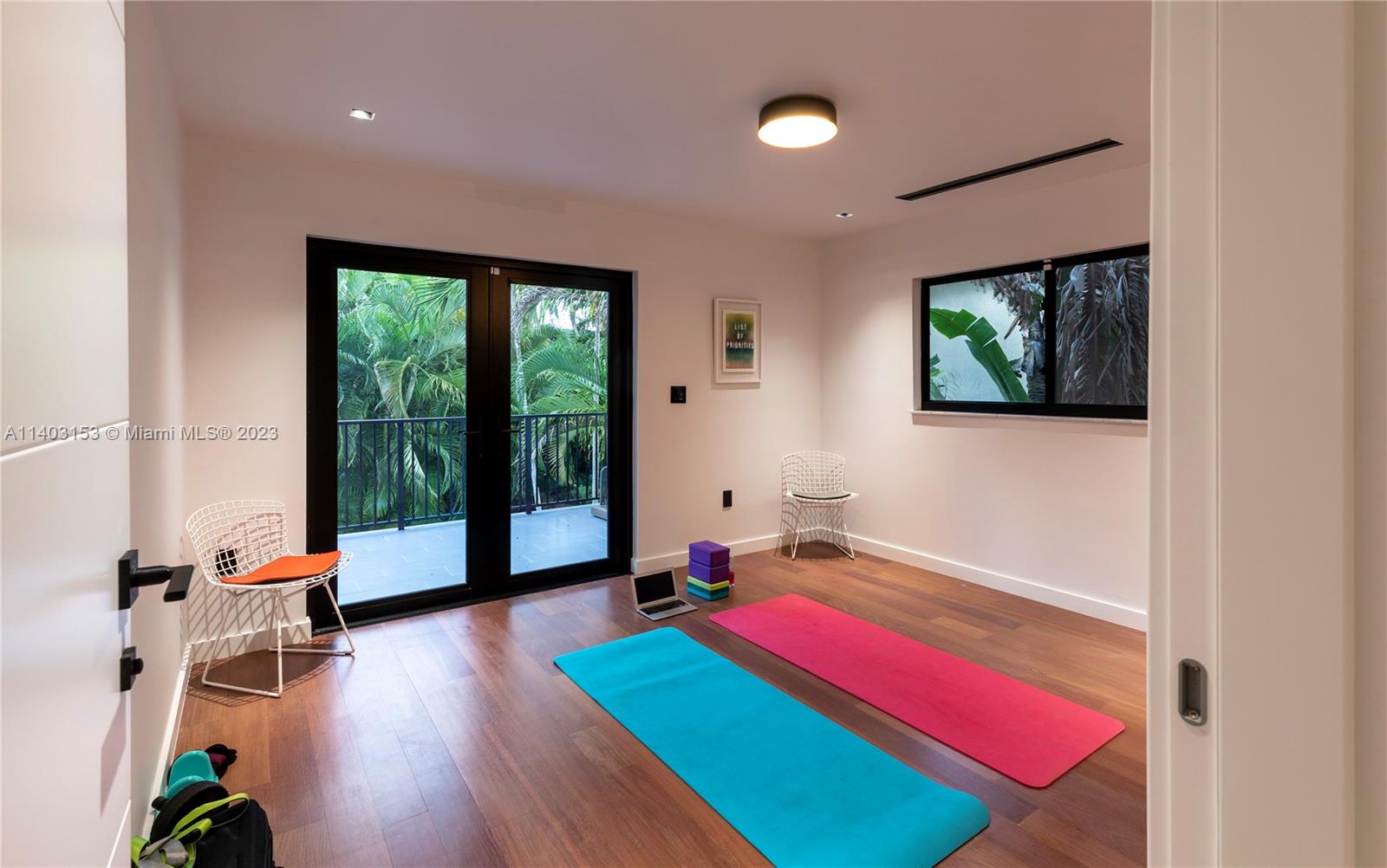 COCONUT GROVE MANOR - Residential