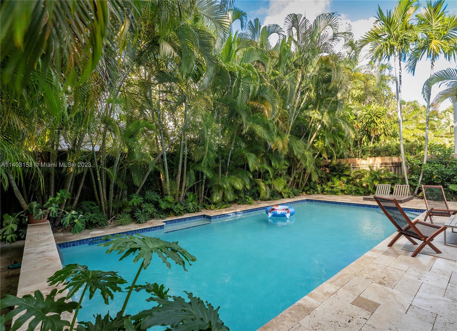 COCONUT GROVE MANOR - Residential