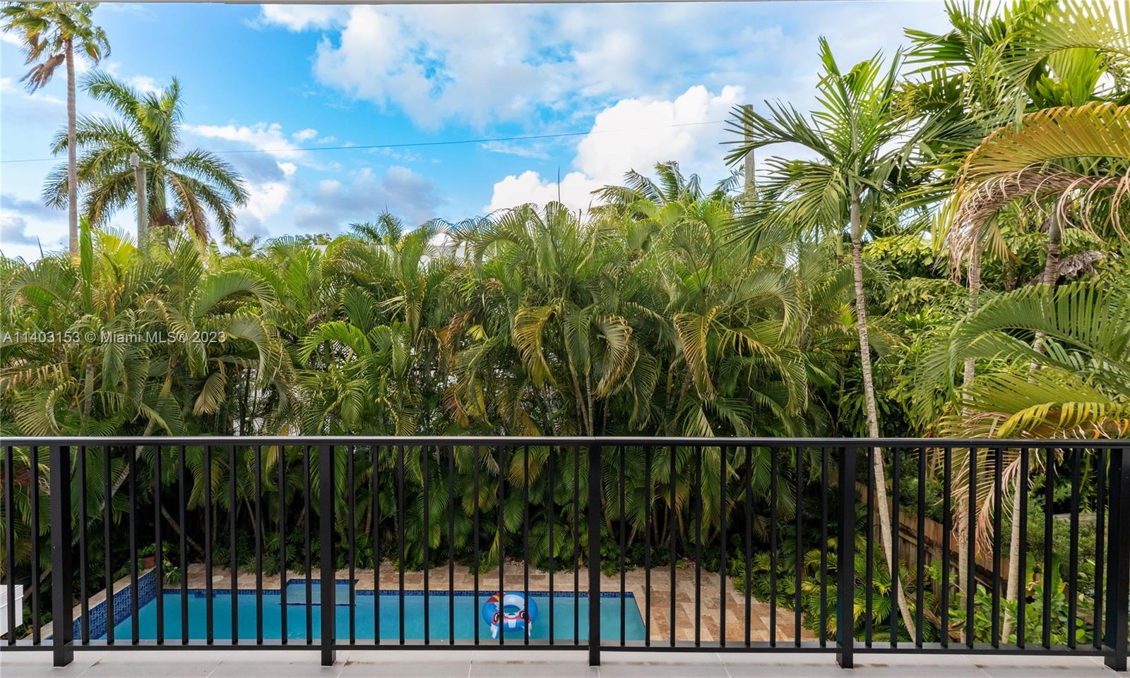 COCONUT GROVE MANOR - Residential