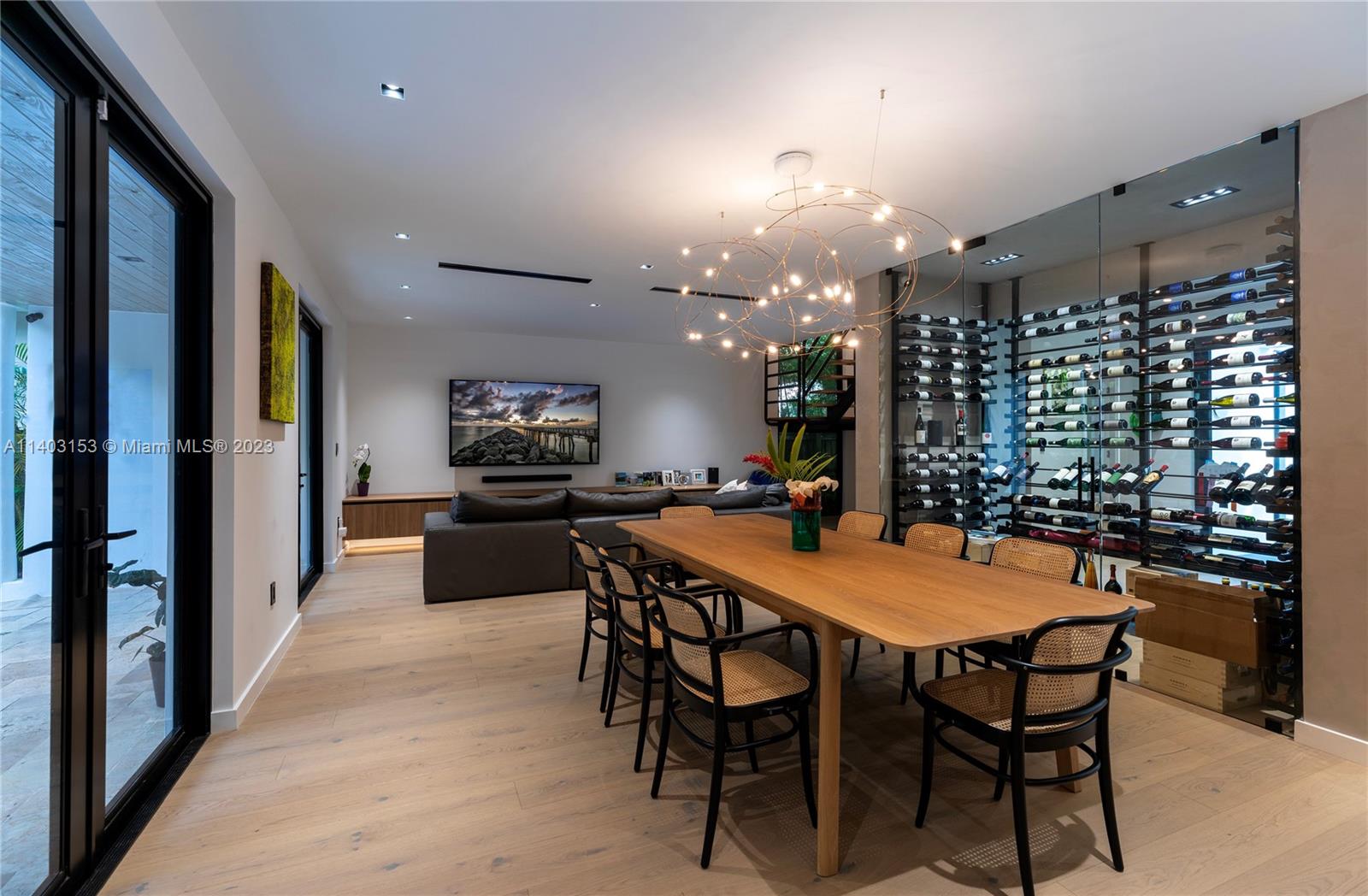 COCONUT GROVE MANOR - Residential