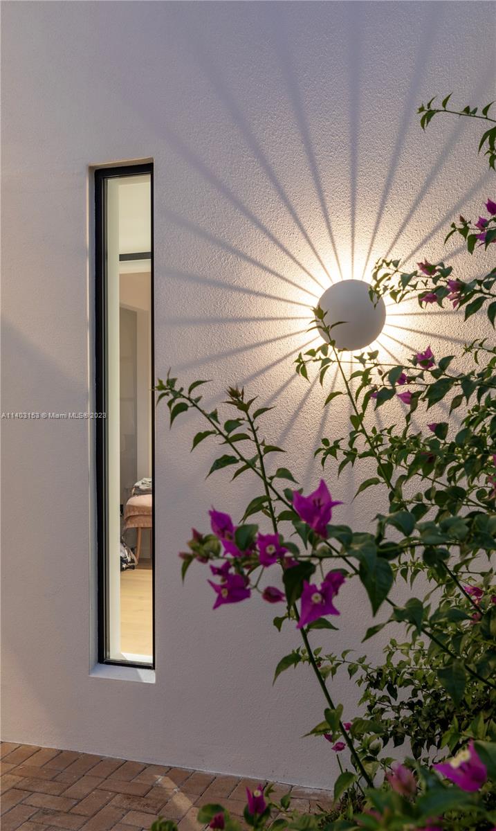 COCONUT GROVE MANOR - Residential