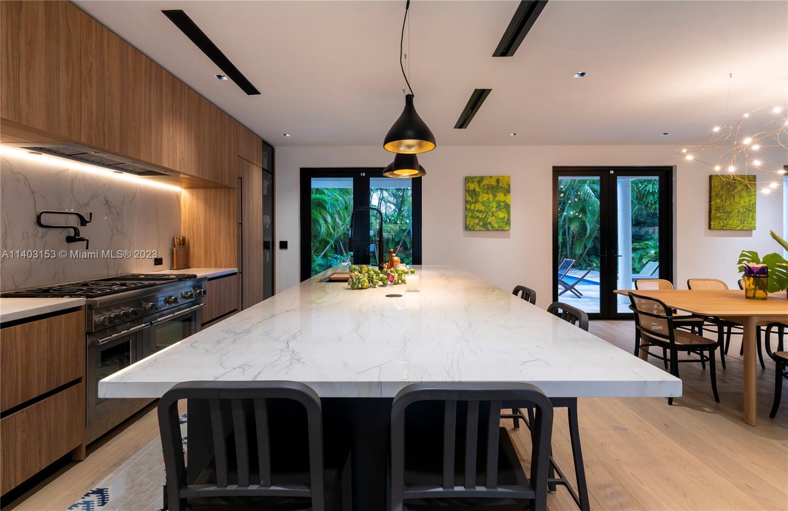 COCONUT GROVE MANOR - Residential