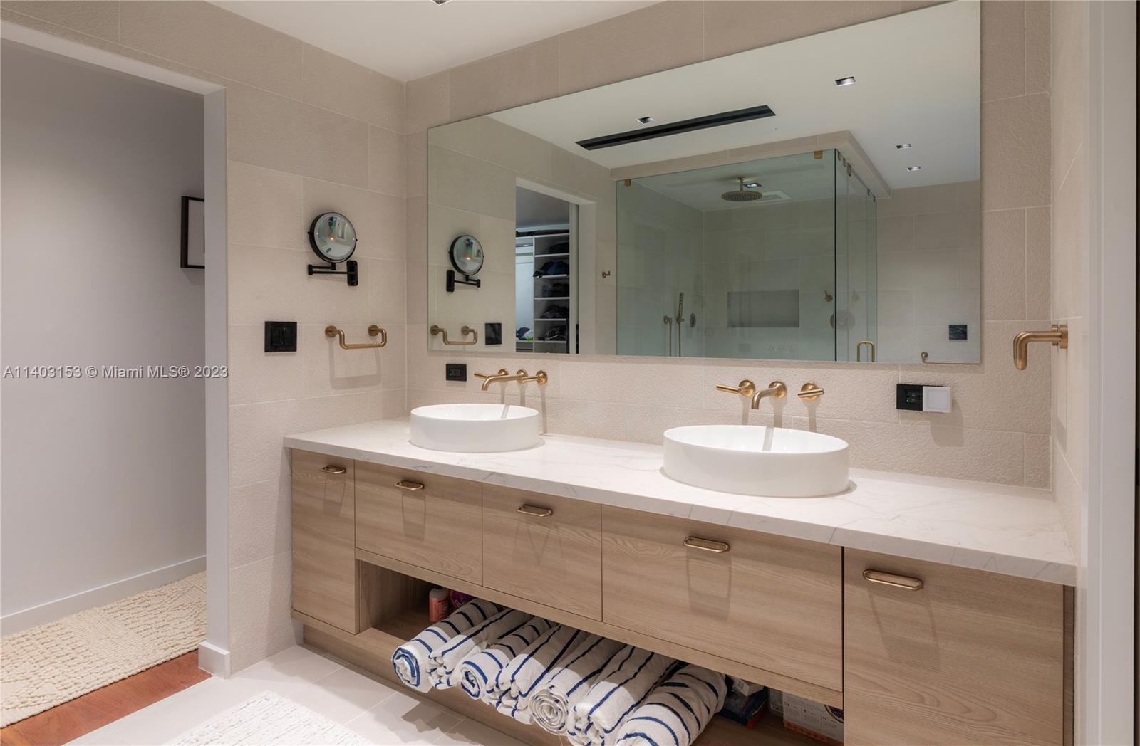 COCONUT GROVE MANOR - Residential