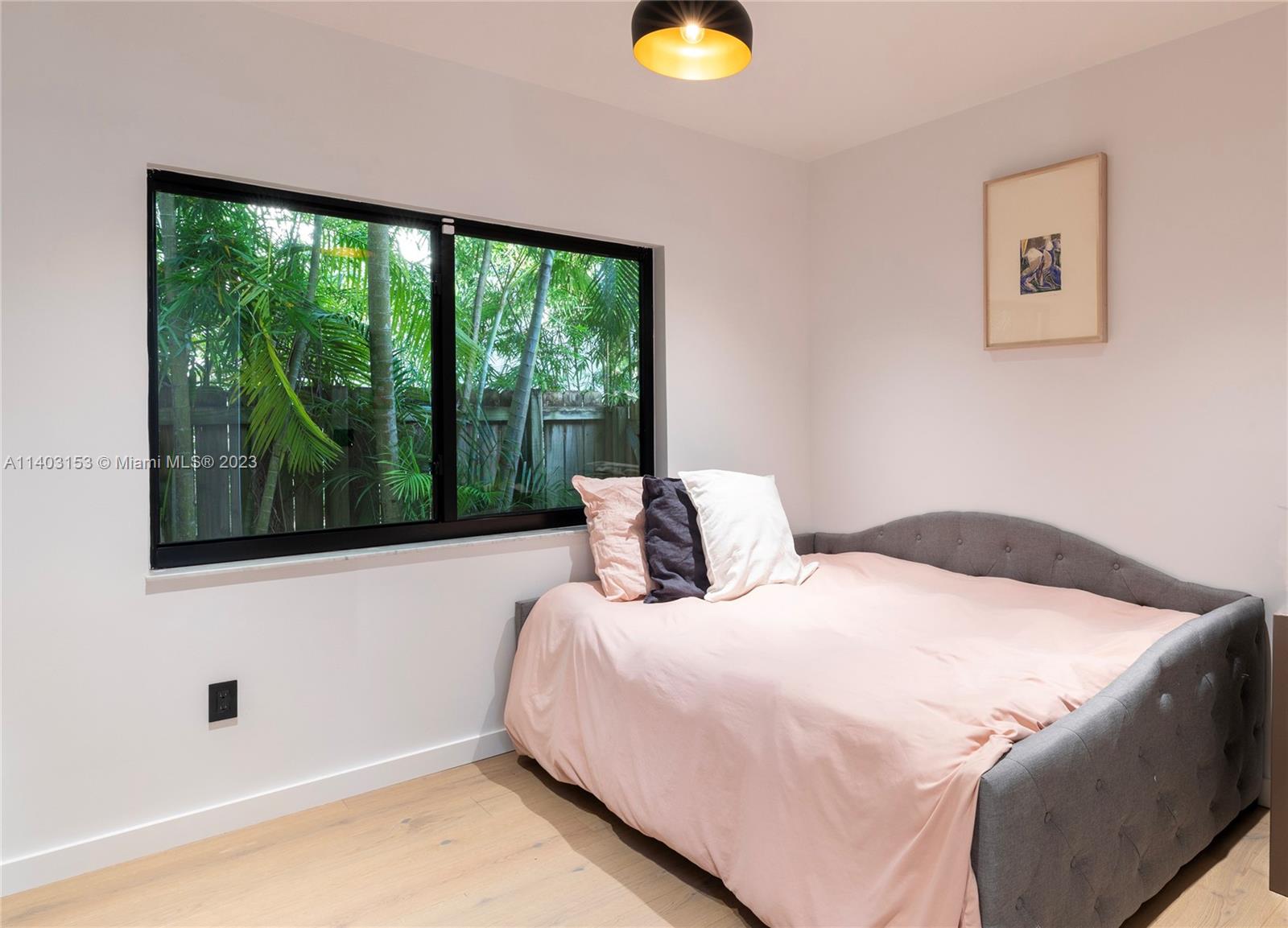 COCONUT GROVE MANOR - Residential