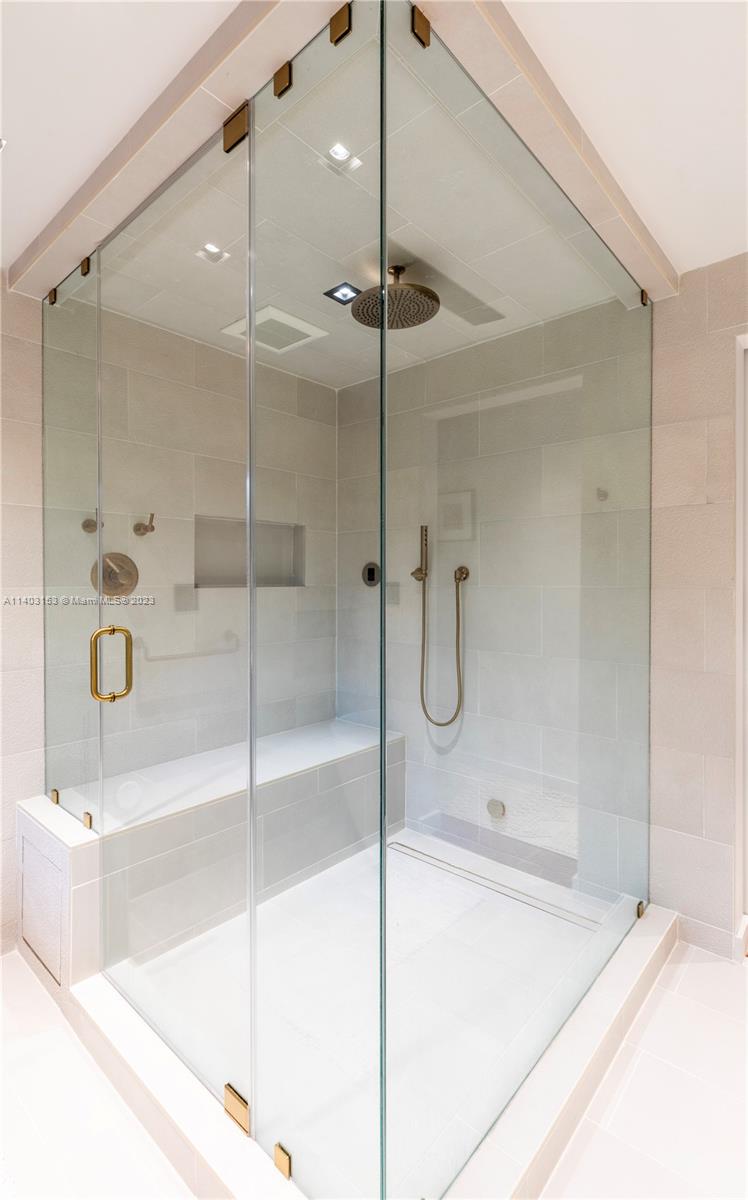 COCONUT GROVE MANOR - Residential