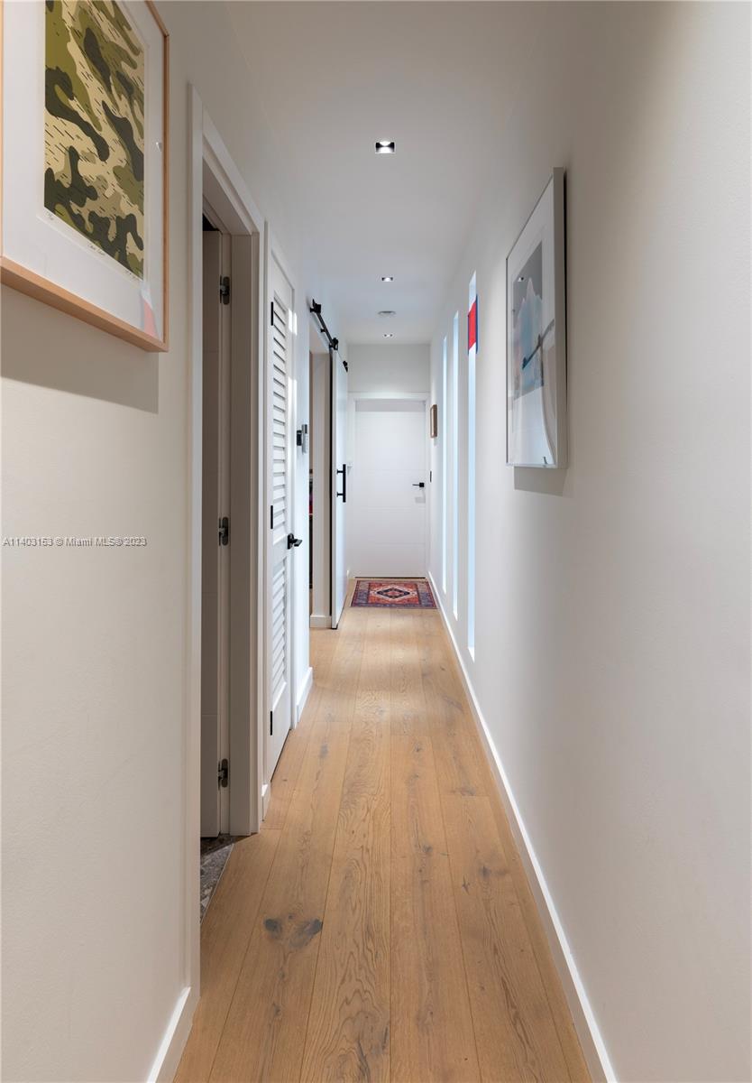 COCONUT GROVE MANOR - Residential