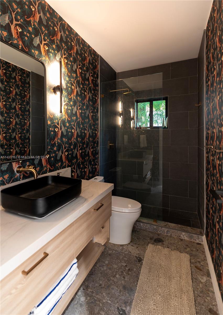 COCONUT GROVE MANOR - Residential