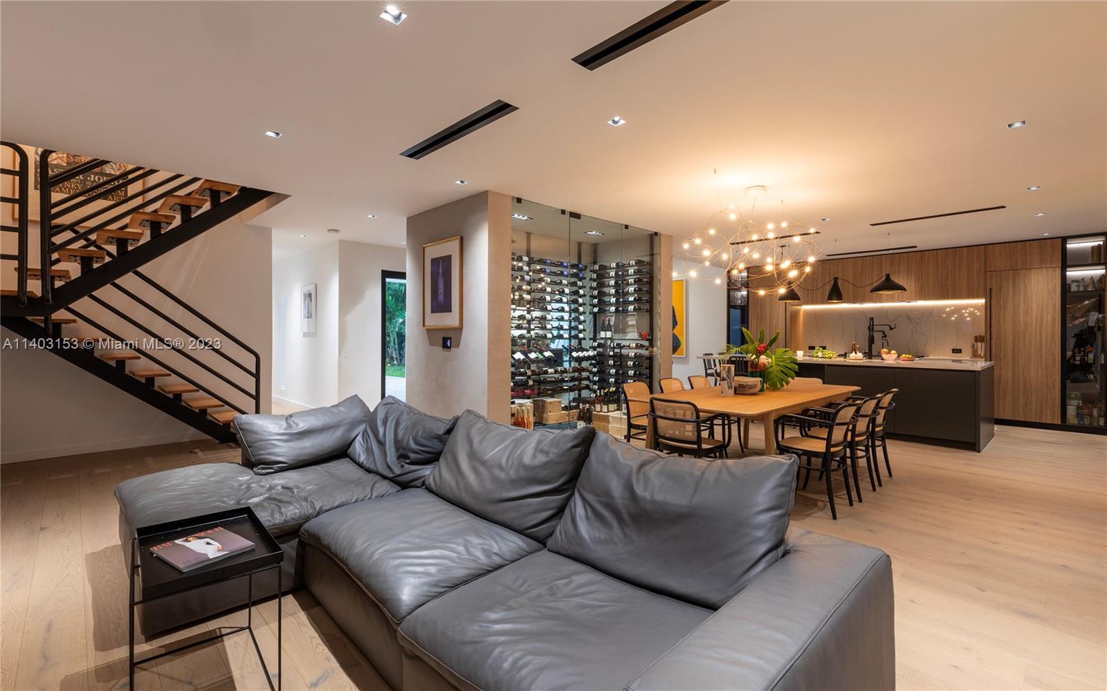 COCONUT GROVE MANOR - Residential