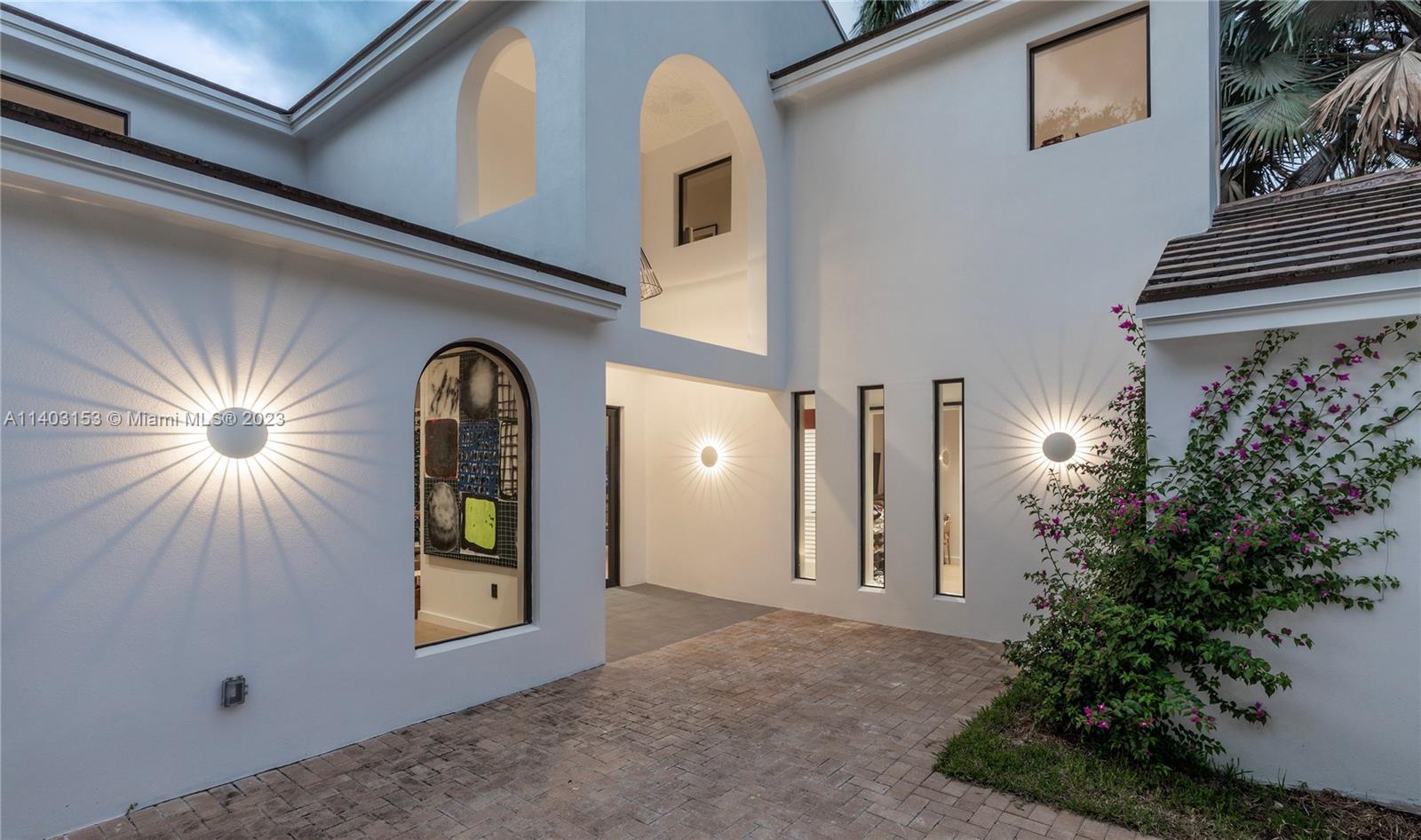 COCONUT GROVE MANOR - Residential