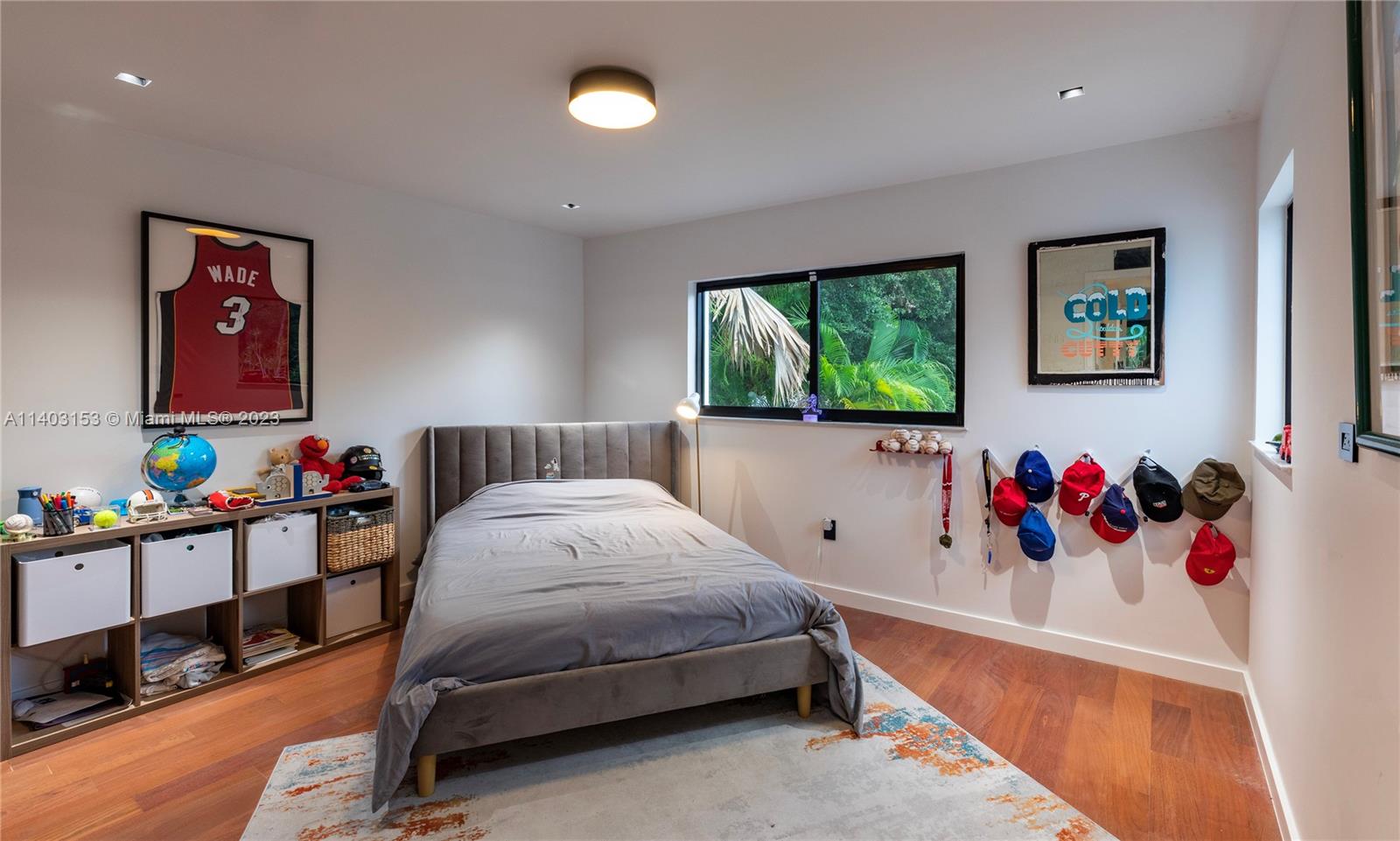 COCONUT GROVE MANOR - Residential