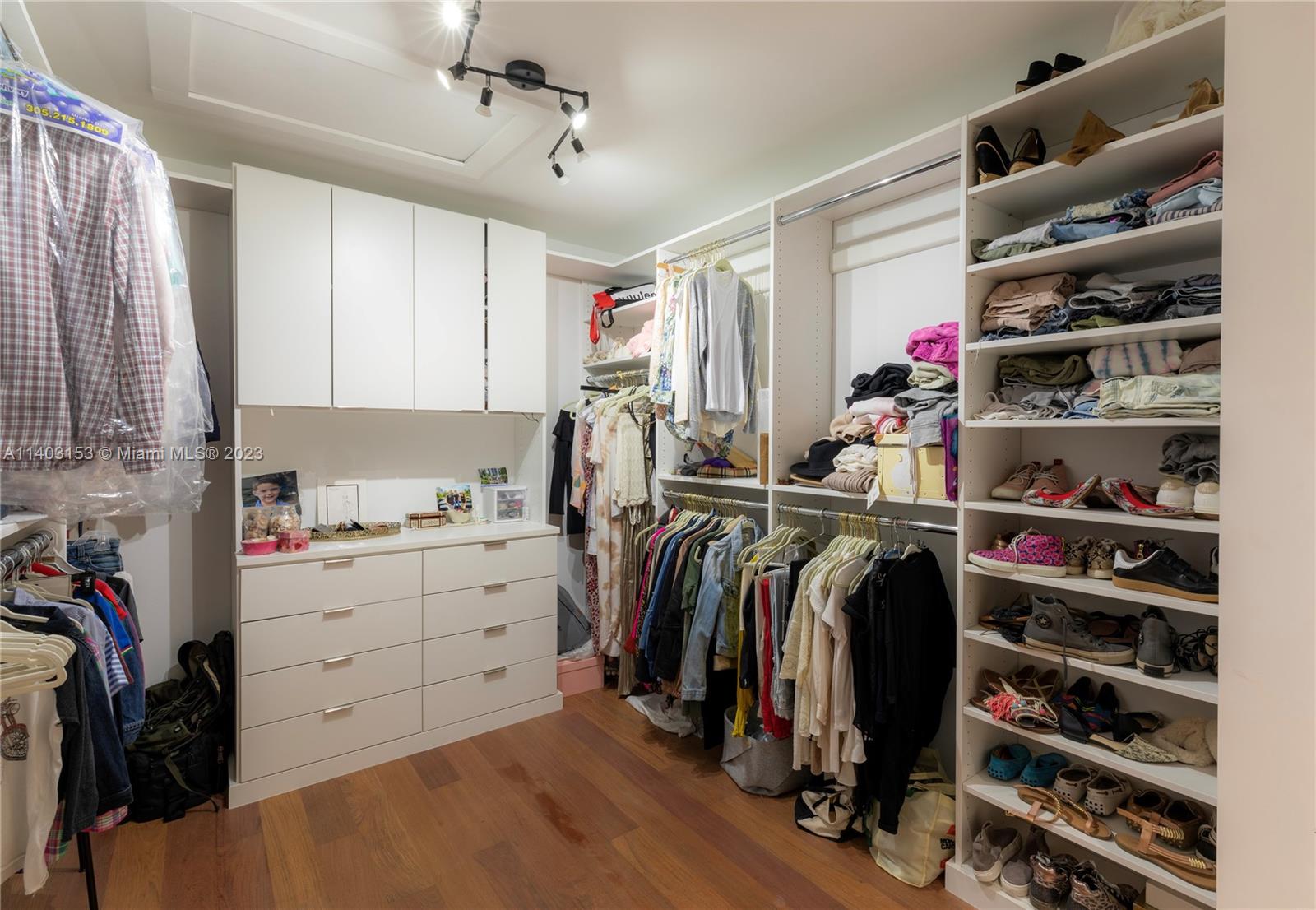 COCONUT GROVE MANOR - Residential