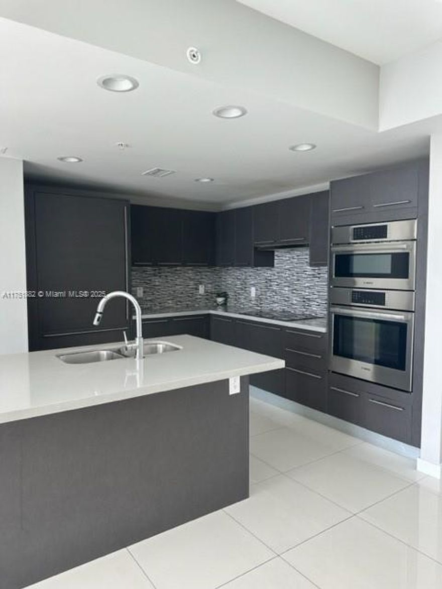 Onwer Motivated! Excellent and spacious condo unit 2 Bedrooms and 2 bathrooms in beautiful and comfortable community Midtown Doral in heart of Doral area. Apartment with modern  Italian kitchen, bosh stain style appliances, balcony to 107 Ave, beautiful for enjoy sunset time. The unit have assigned 2 parking space, the community is near supermarket, schools, restaurants, pharmacy, Urgent care and much more convenience store.