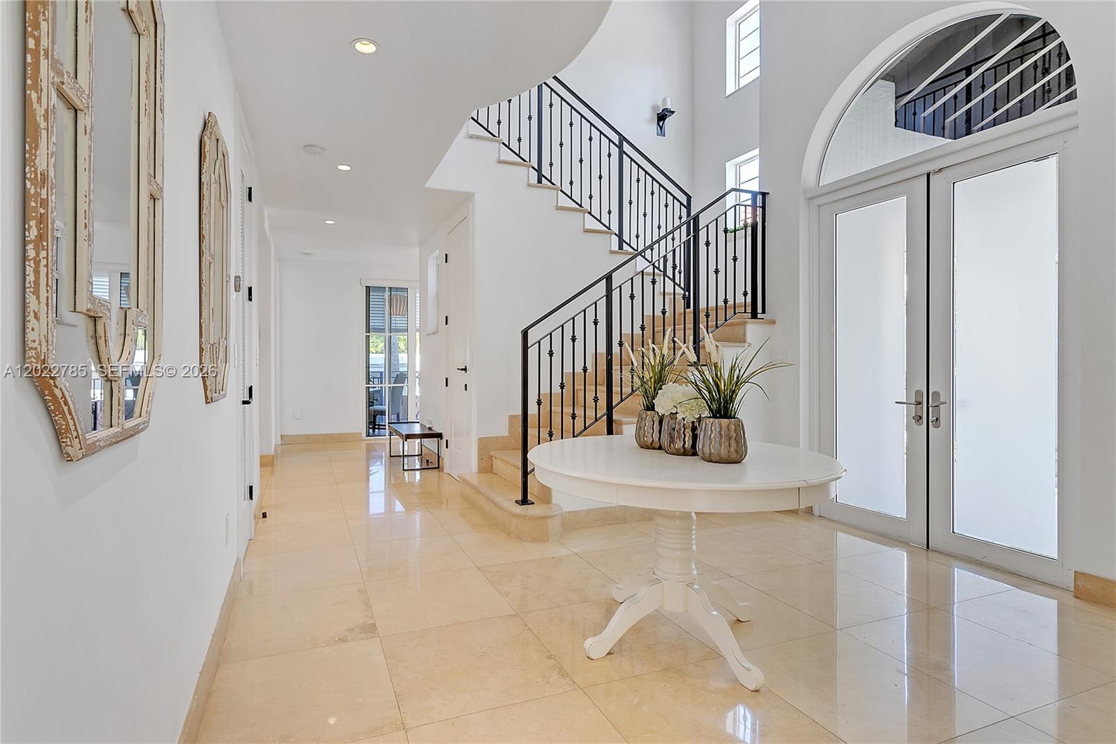 350 Redwood Ln