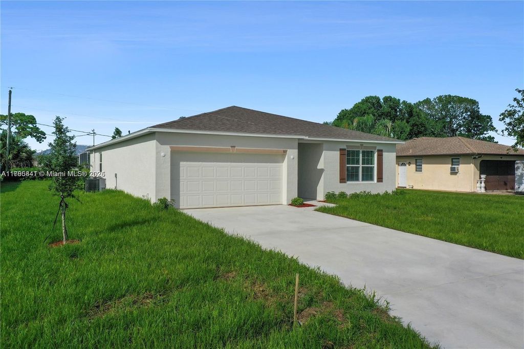 Photo of 811 SE Seahouse Dr, Port Saint Lucie, FL 34983 (MLS # A11765841)