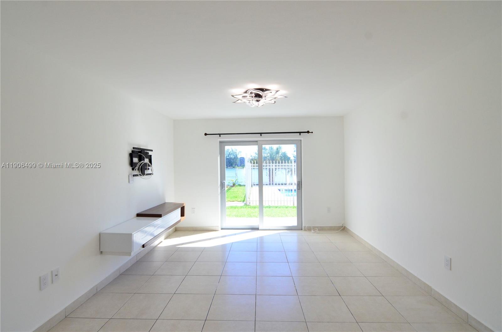 VISTA DEL LAGO I CONDO - Residential Lease