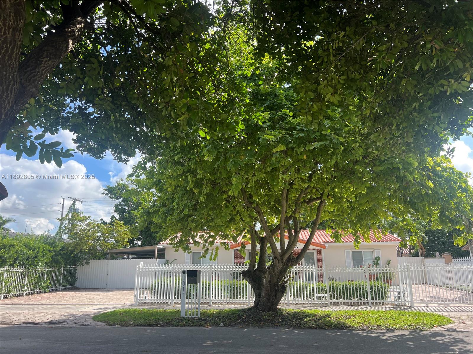 CORAL PARK ESTATES SEC 8 - Residential
