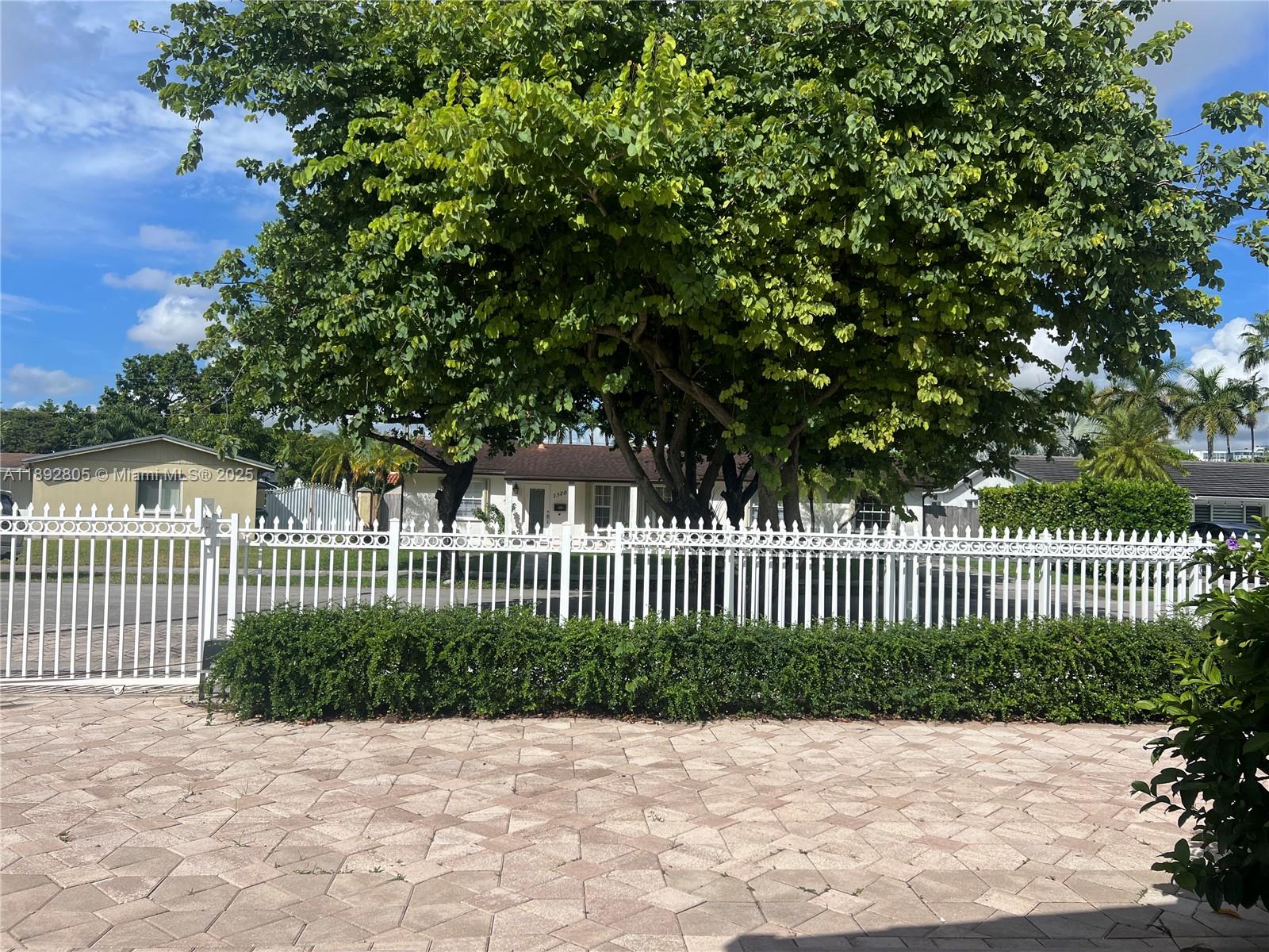 CORAL PARK ESTATES SEC 8 - Residential