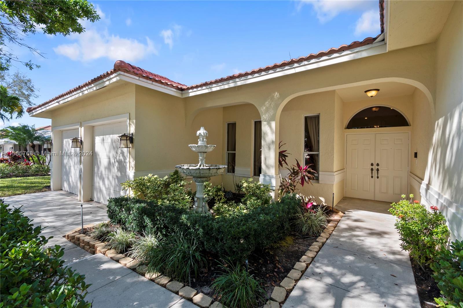 Property for Sale at 18951 Painted Leaf Ct Ct, Jupiter, Palm Beach County, Florida - Bedrooms: 3 
Bathrooms: 3  - $1,100,000