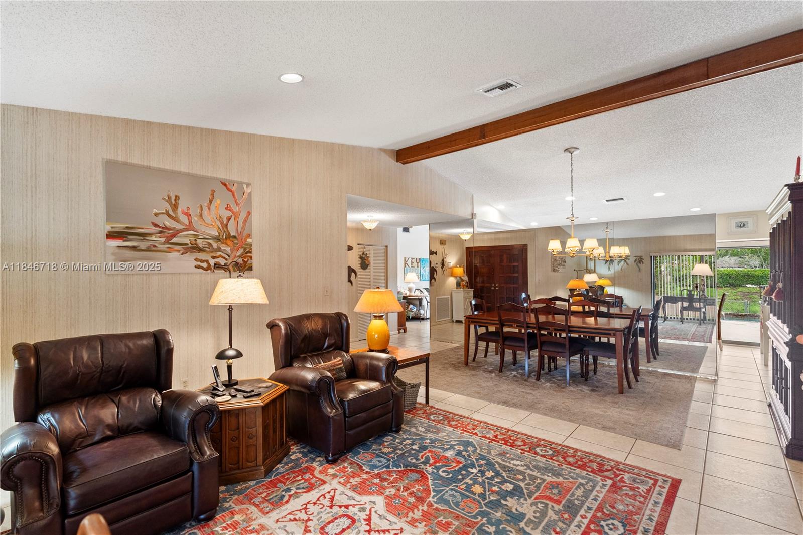2401 NW 101st Ter, Pembroke Pines, FL, 33026/$674,900 4 2401 NW 101st Ter