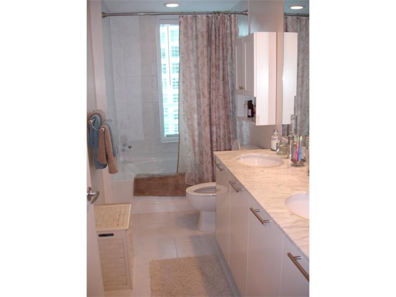 THE PLAZA 901 BRICKELL CO - Residential Lease