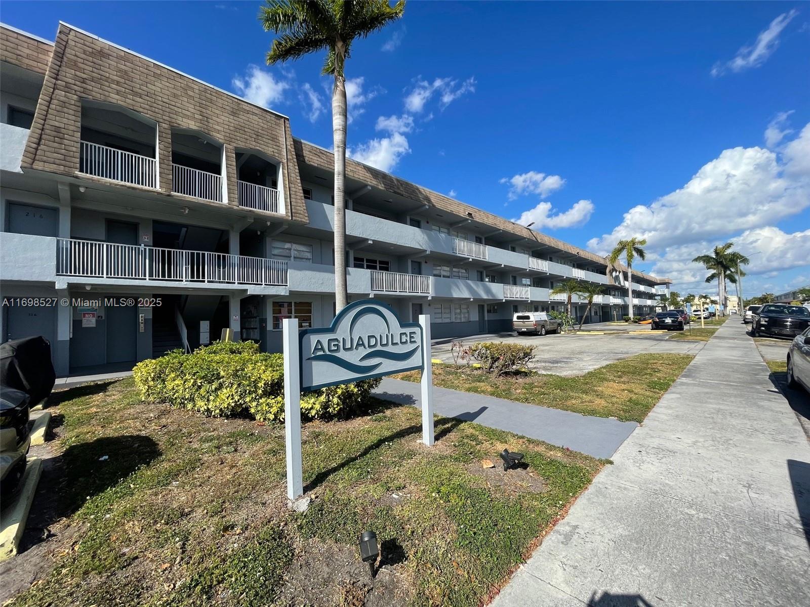 11195 Sw 1st St 314, Sweetwater, Miami-Dade County, Florida - 2 Bedrooms  
1 Bathrooms - 