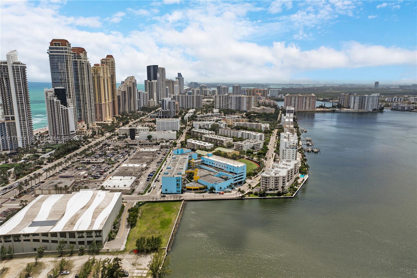 M RESORT RESIDENCES CONDO - Residential