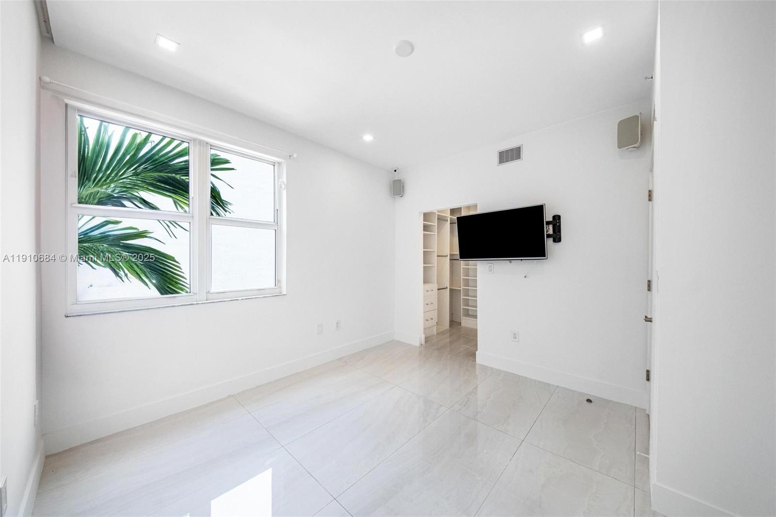 360 CONDO C - Residential