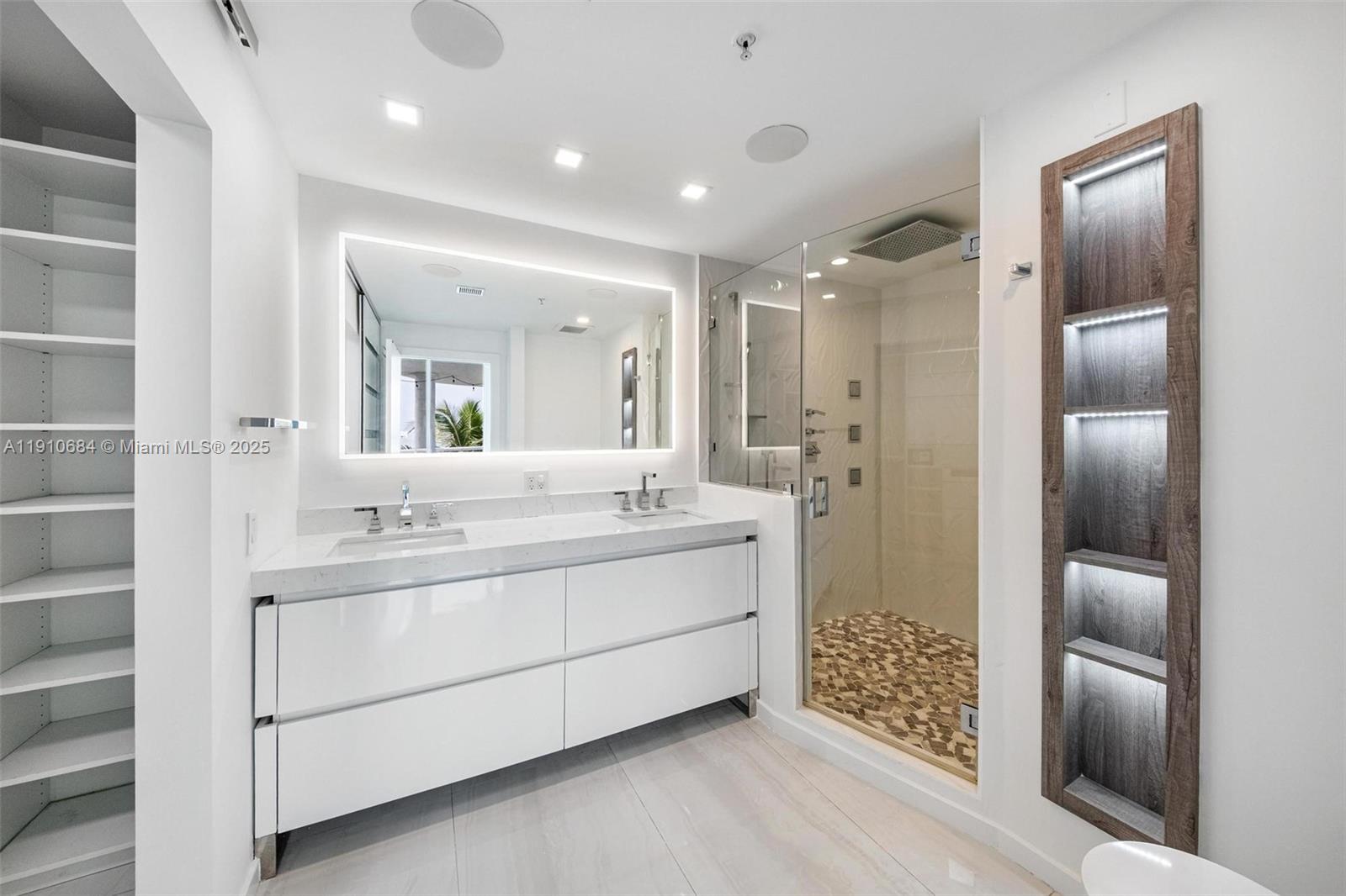 360 CONDO C - Residential