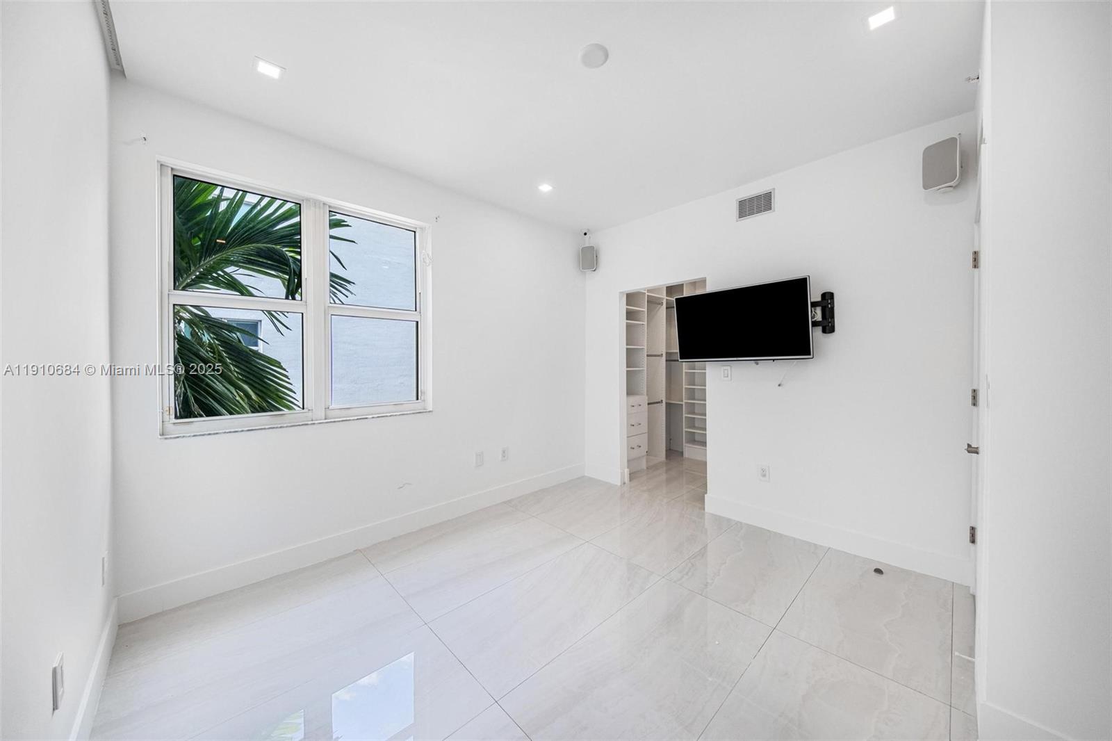 360 CONDO C - Residential