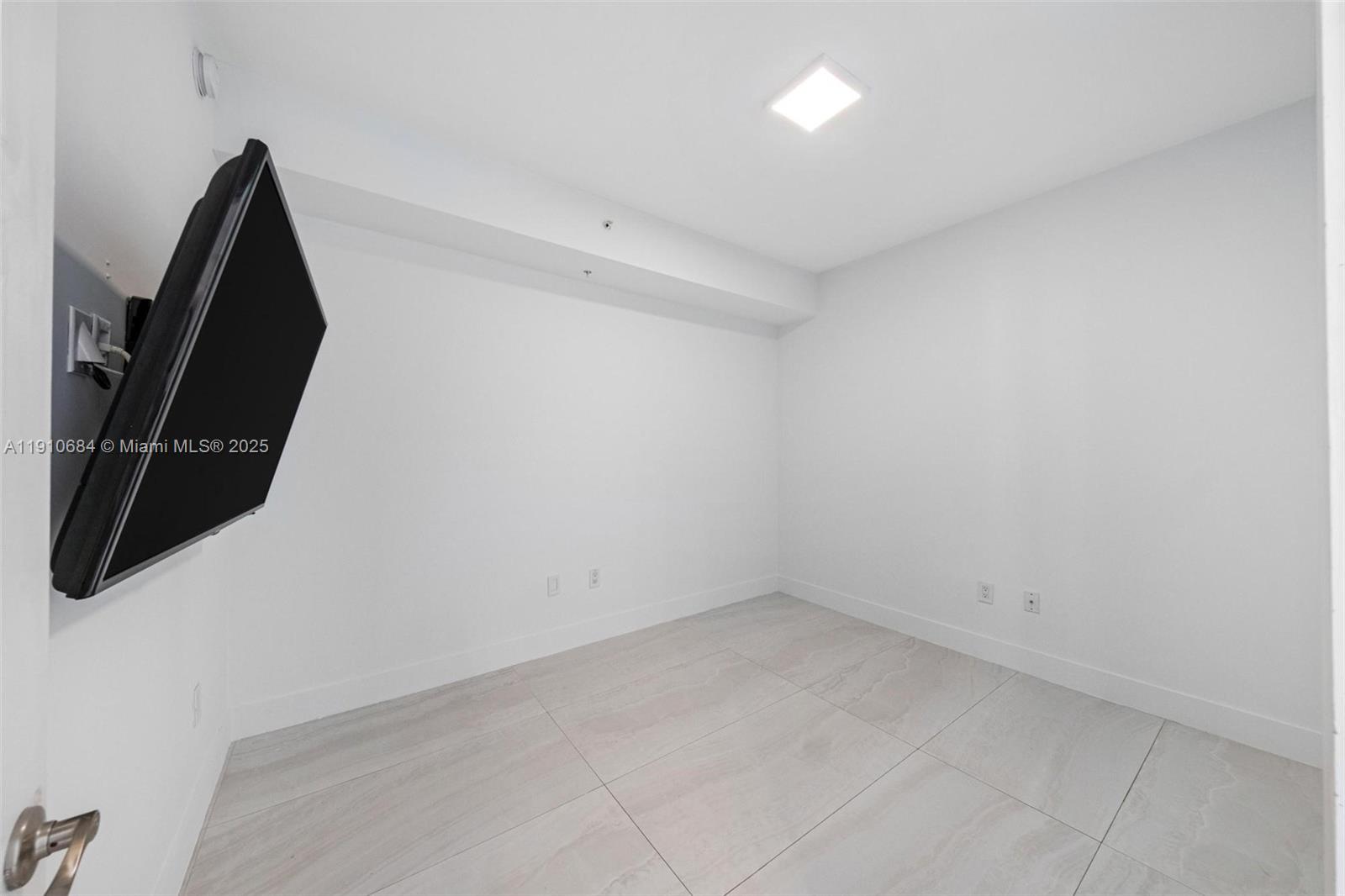 360 CONDO C - Residential