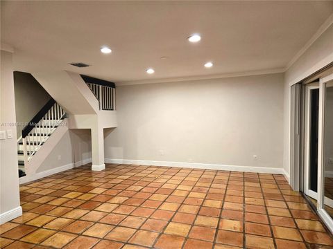 Townhouse in Miami FL 13893 102nd Ln Ln 34.jpg