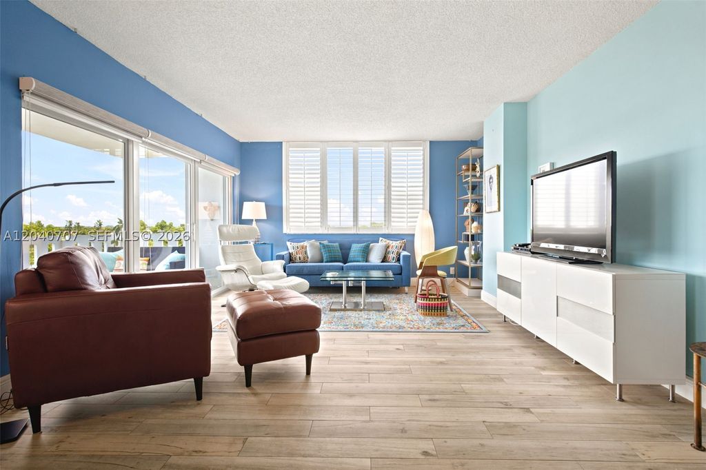 Photo of 4350 Hillcrest Dr #611, Hollywood, FL 33021 (MLS # A12040707)