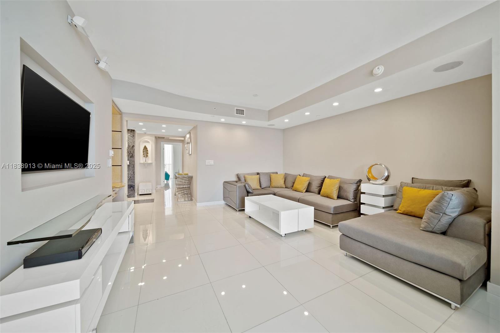 17875 Collins Ave 4205