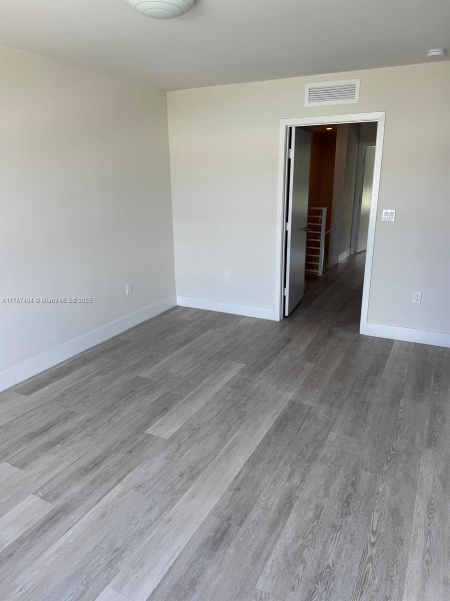 RIVERWOOD - Residential