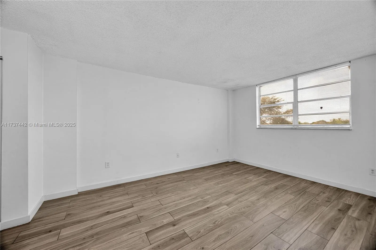 Miami, Florida 33183, United States, 2 Bedrooms Bedrooms, ,2 BathroomsBathrooms,Residential,Active,9317