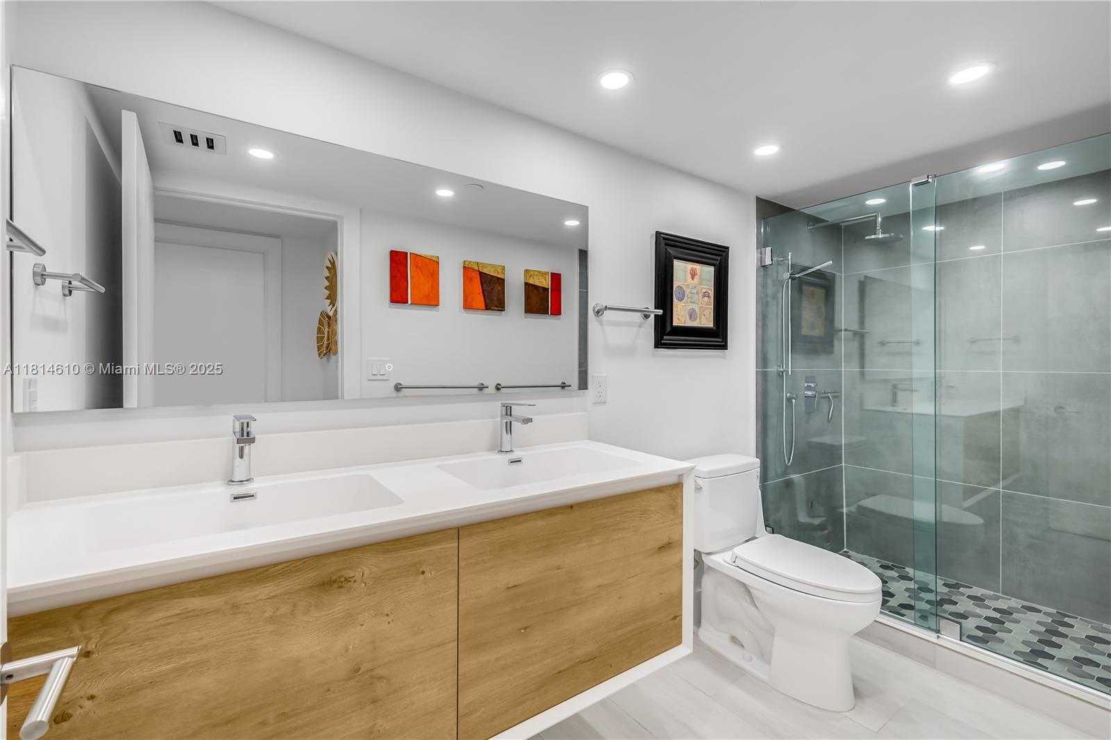 OCEAN 88 CONDOMINIUM - Residential