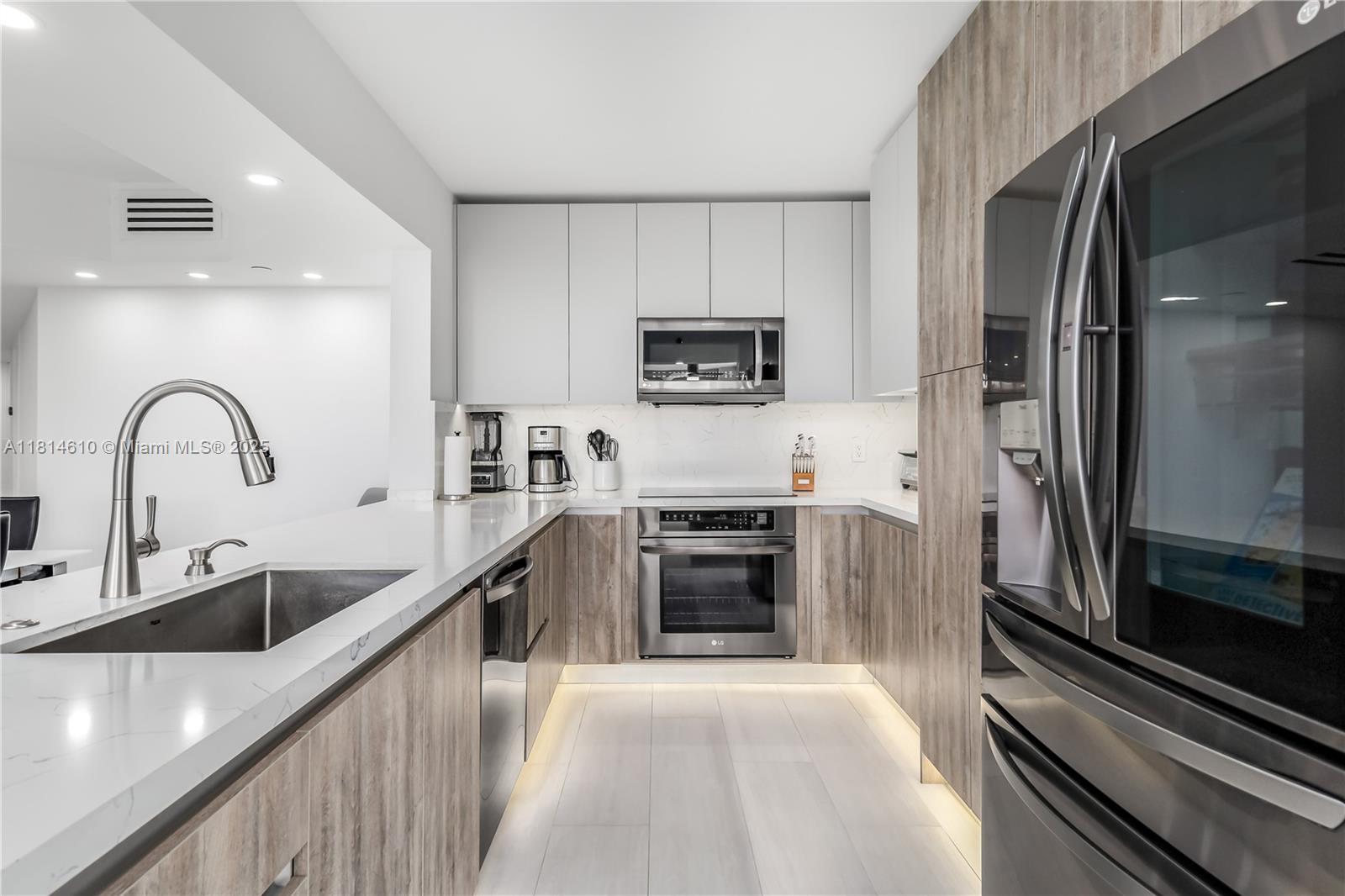 8855 COLLINS AVE 4G