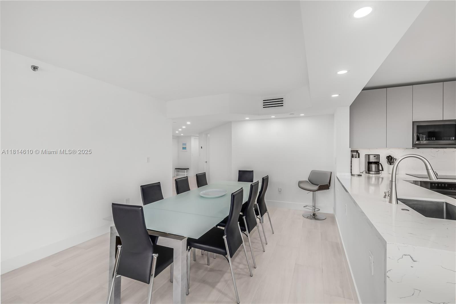 OCEAN 88 CONDOMINIUM - Residential