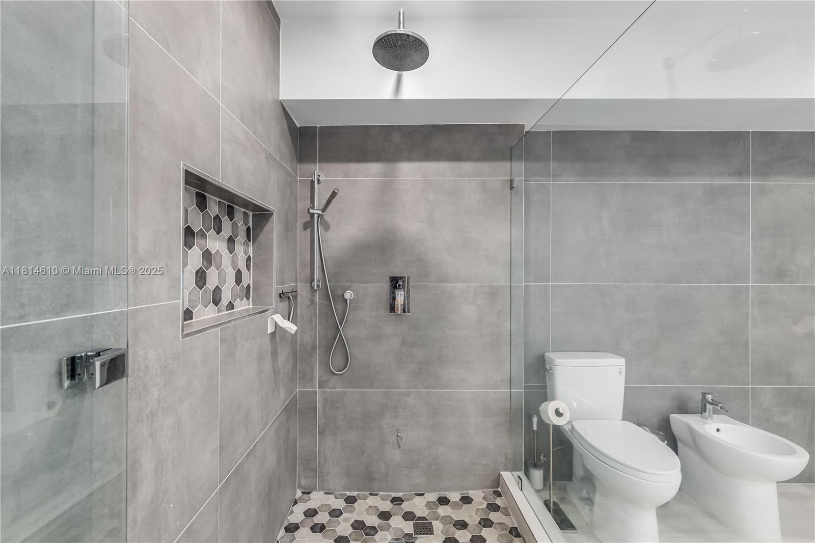 OCEAN 88 CONDOMINIUM - Residential