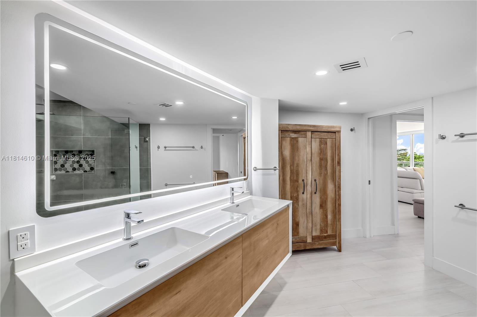 OCEAN 88 CONDOMINIUM - Residential