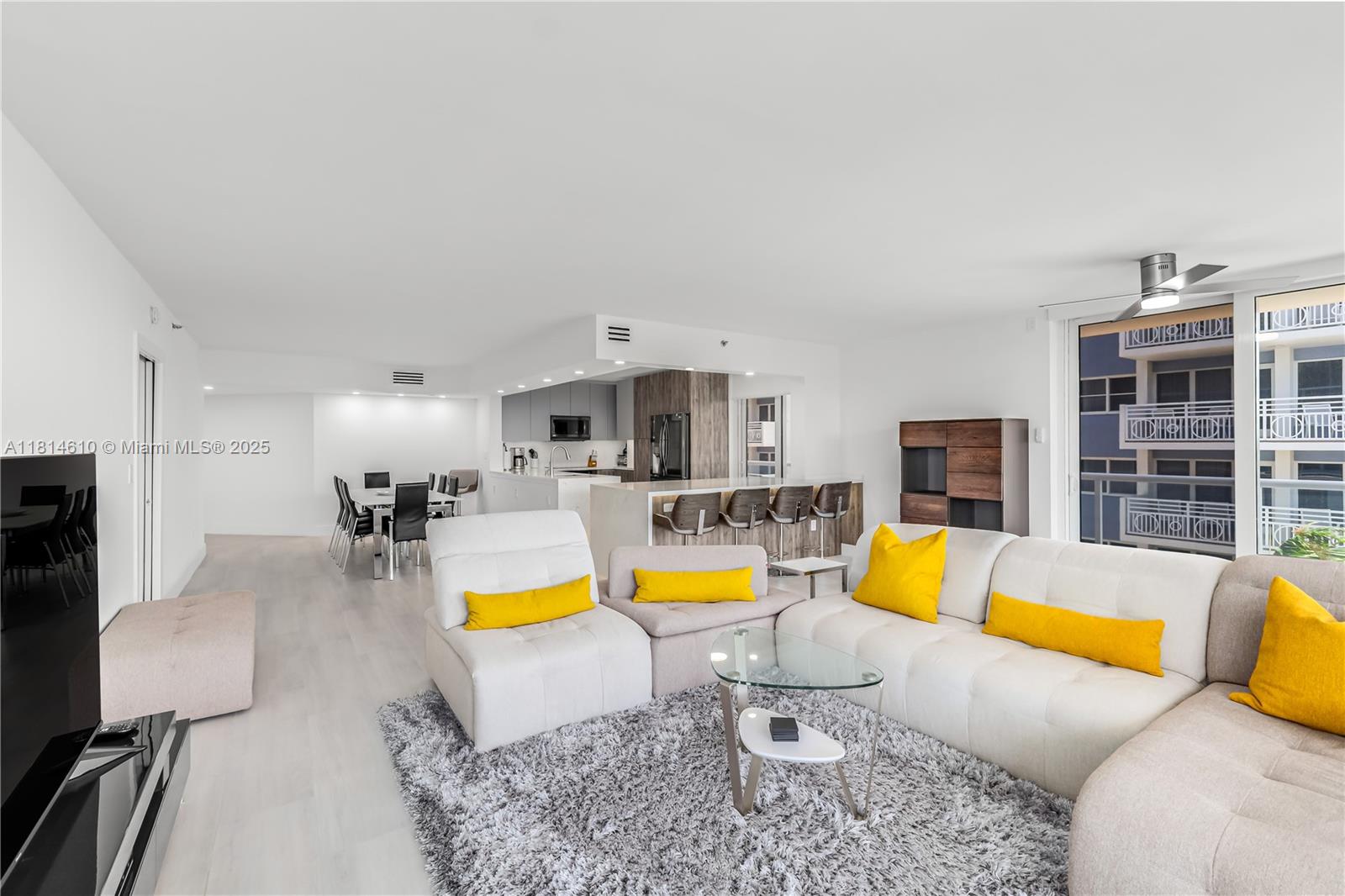 8855 COLLINS AVE 4G