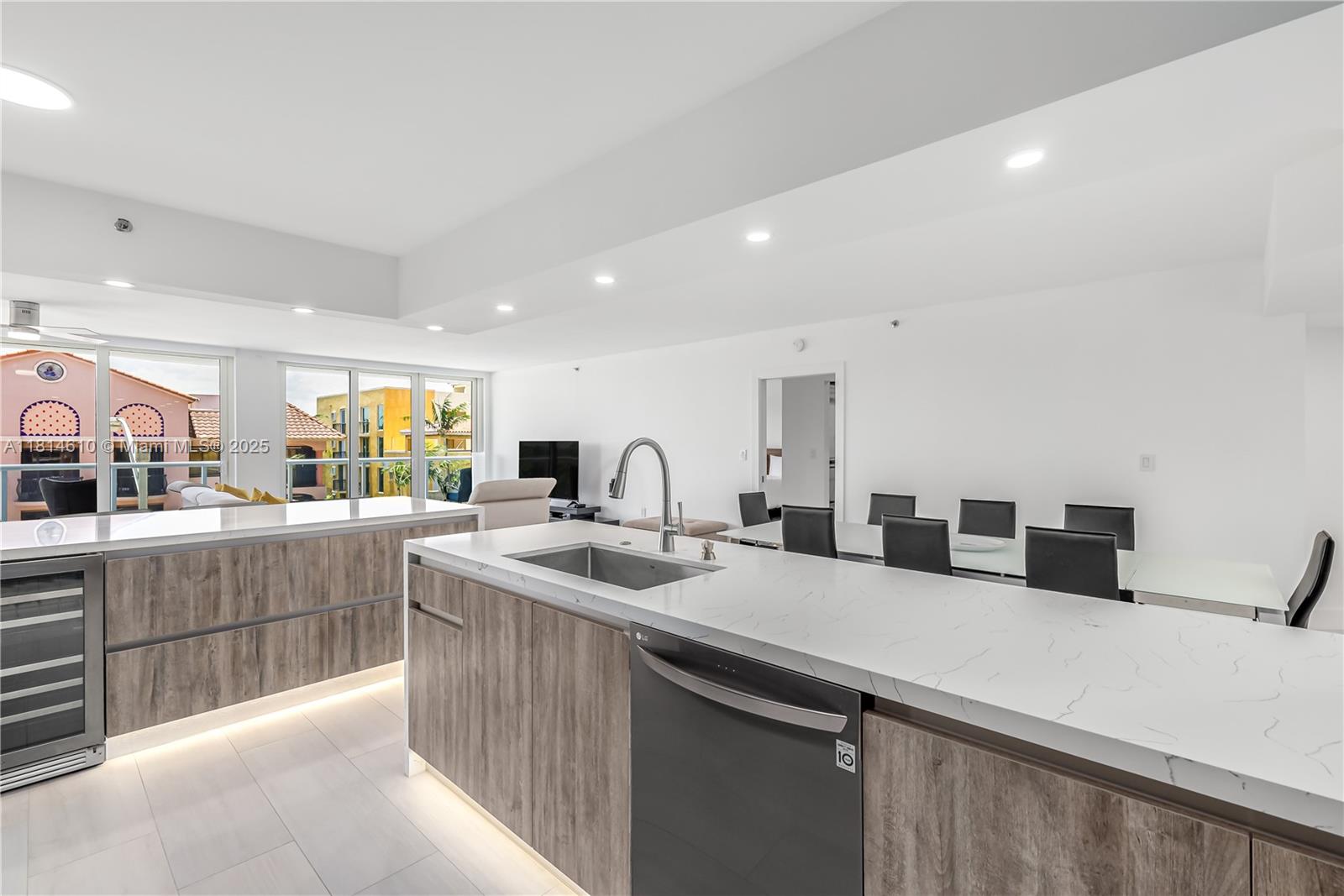 OCEAN 88 CONDOMINIUM - Residential