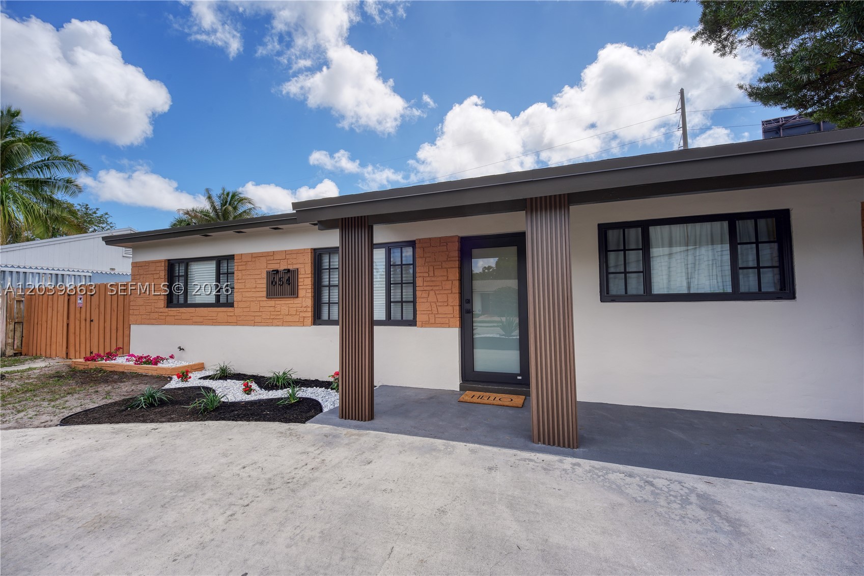 654 NW 45th St
