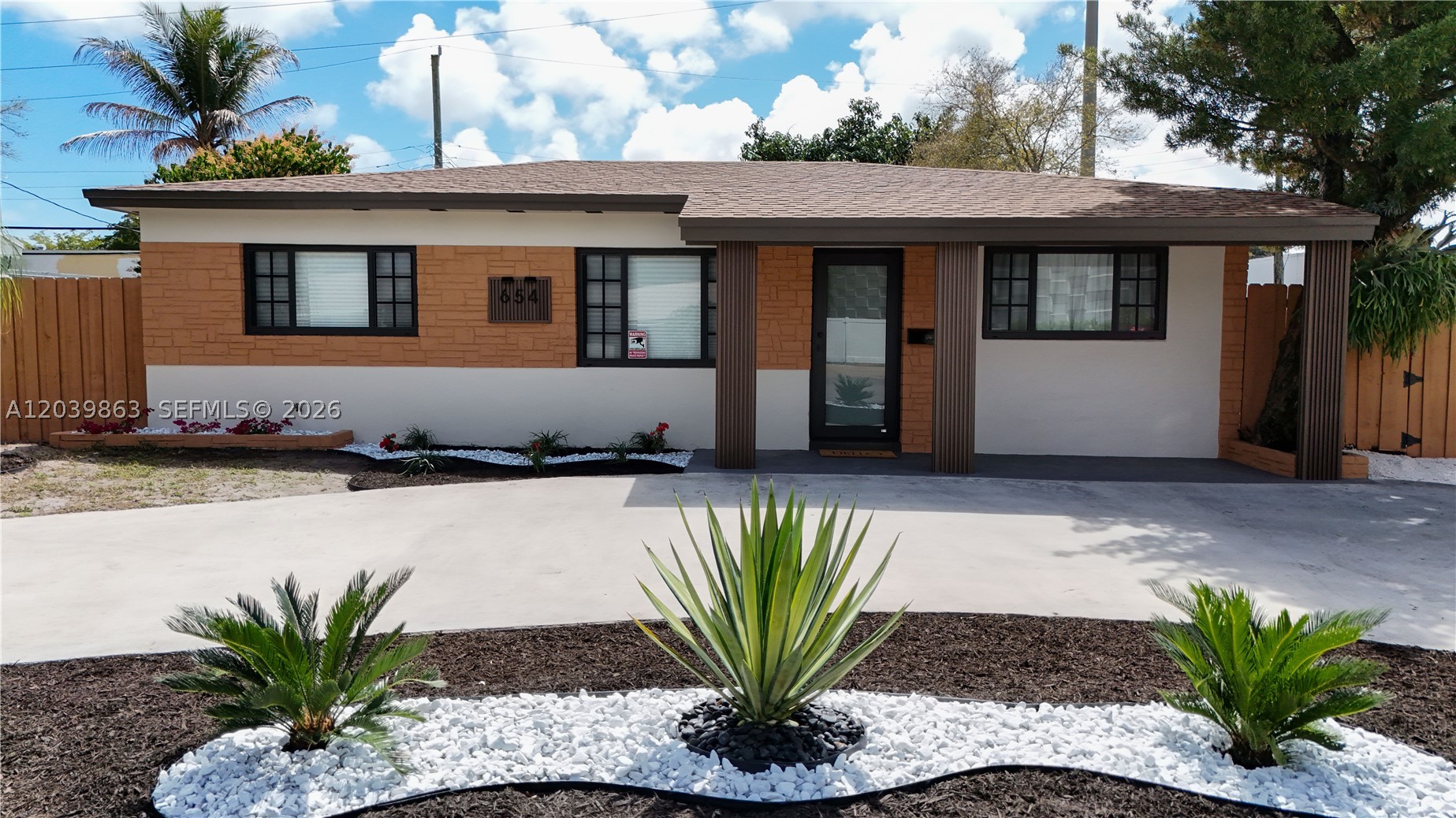 654 NW 45th St