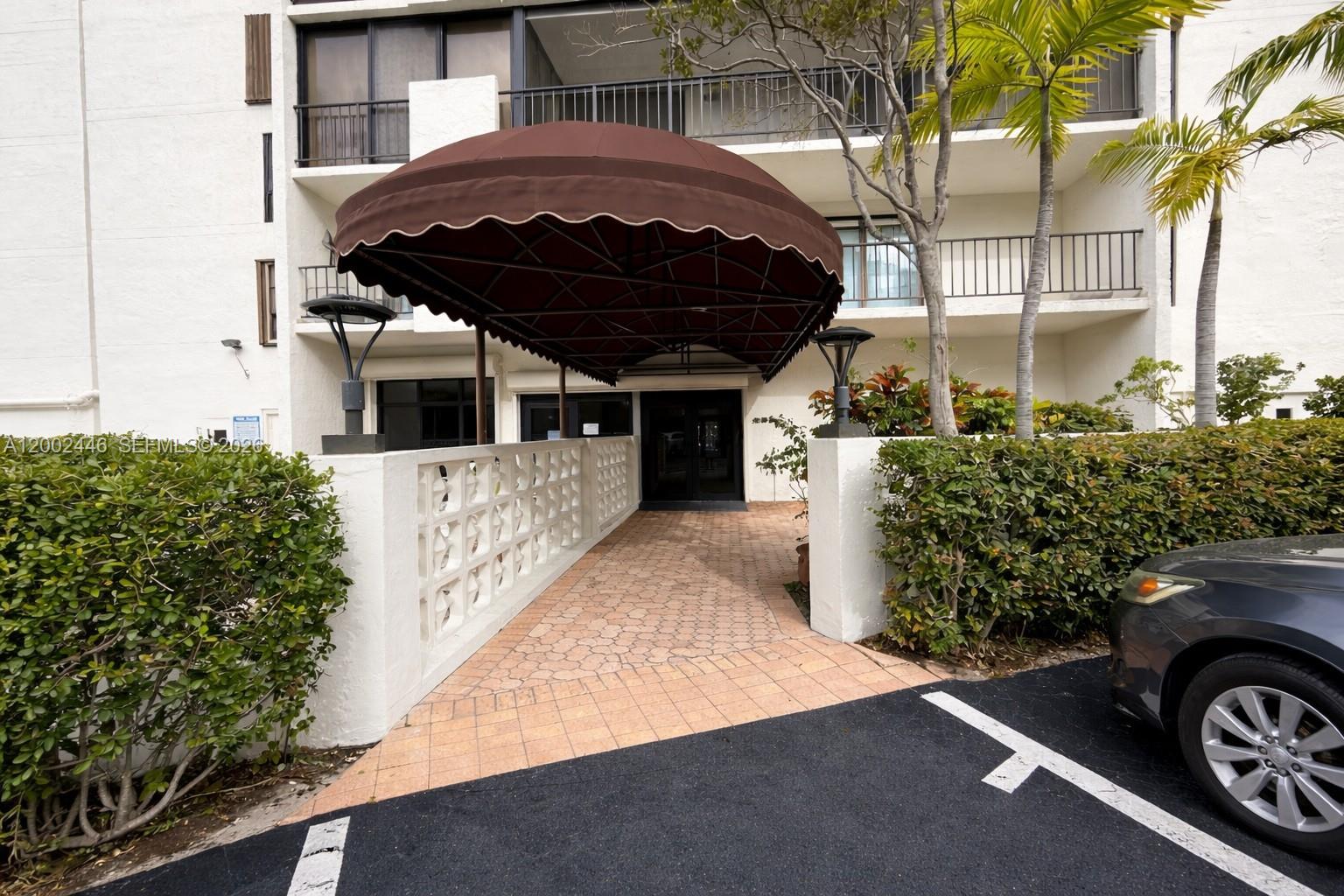 THE PALMS OF KEY BISCAYNE - Residential