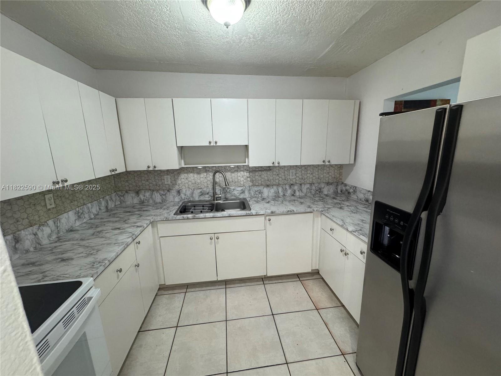 1085 W 68th St 307, Hialeah, Miami-Dade County, Florida - 2 Bedrooms  
1 Bathrooms - 