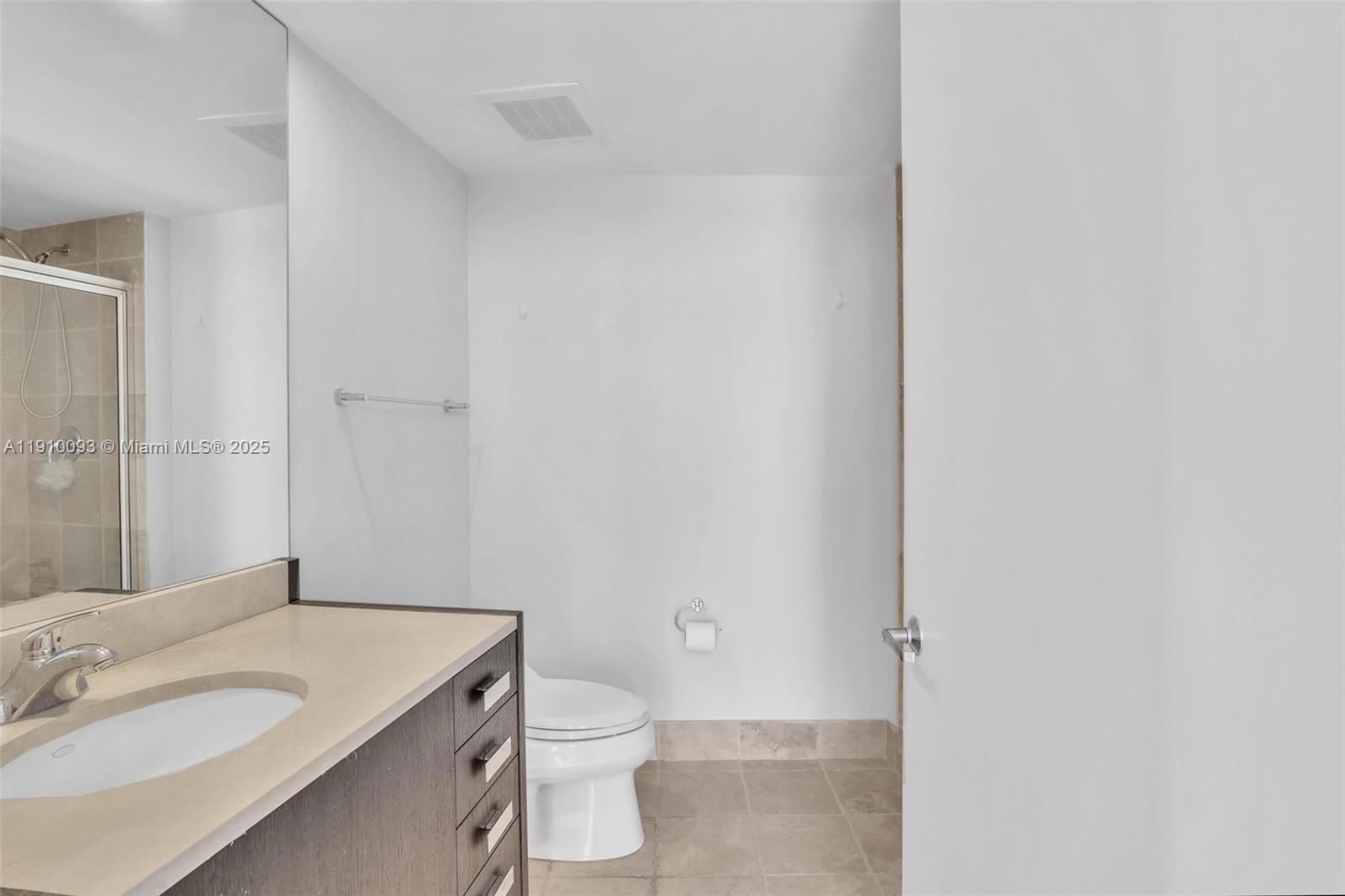 TRUMP ROYALE CONDO - Residential Lease