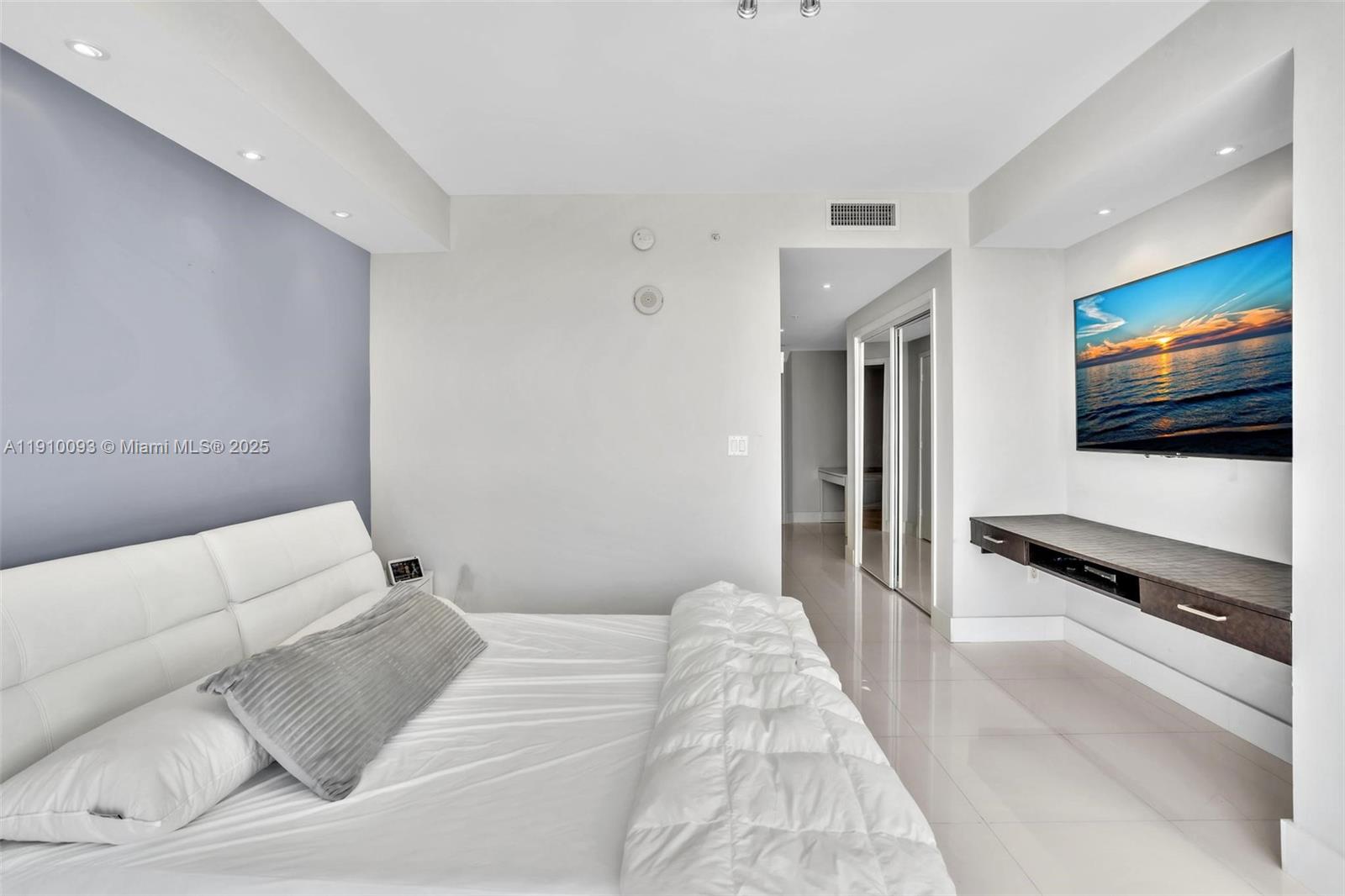 TRUMP ROYALE CONDO - Residential Lease